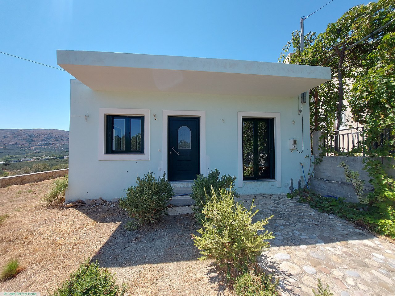 Modern 2-bedroom house, large build allowance, spacious gardens, sea/mountain views